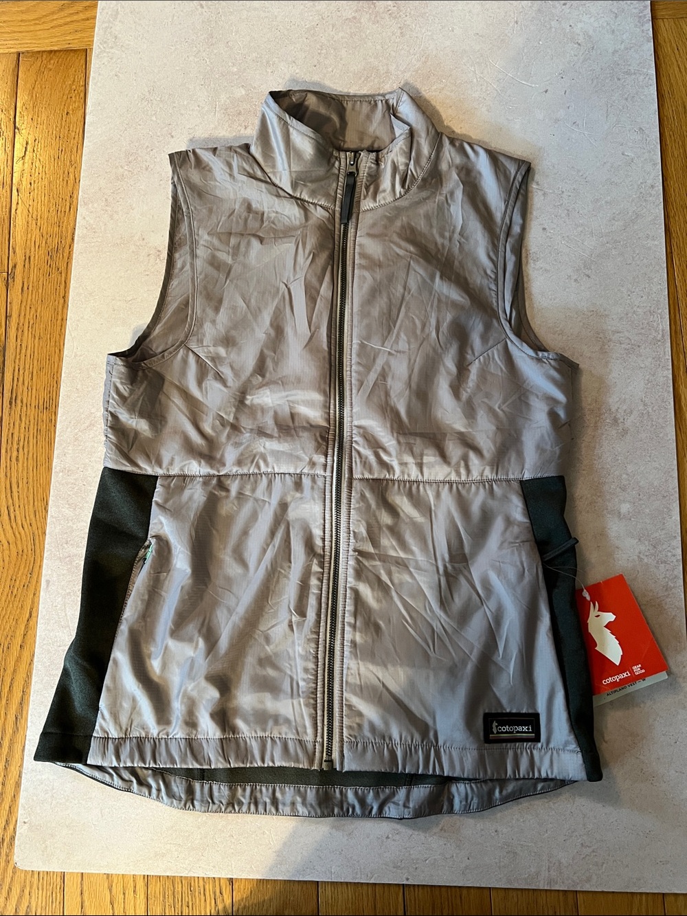 Cotopaxi women’s Altiplano Vest in Light Lavender/Grey. NWT